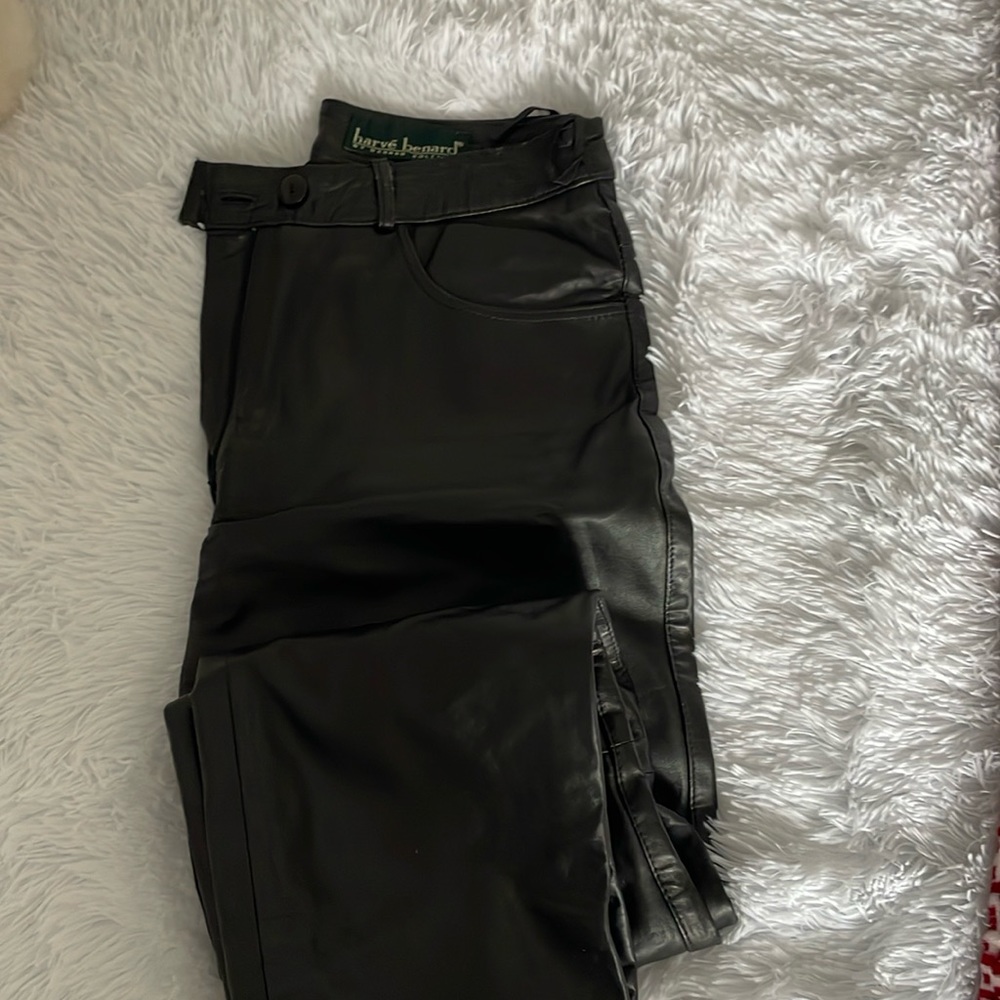 Women’s leather Harve Bernard pants. Size 10